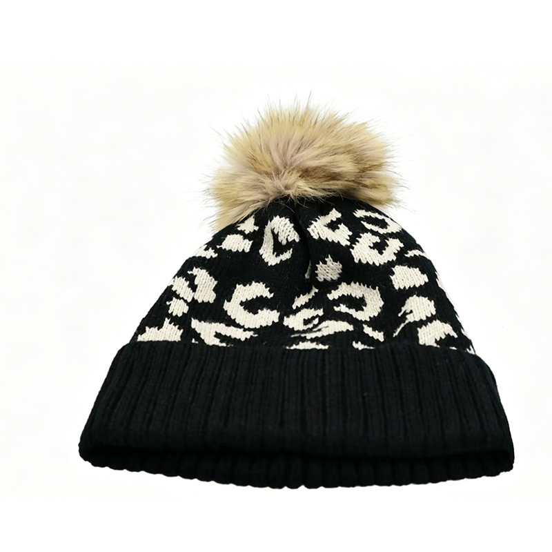Cappello in maglia con pompon  - Beanie Cuffed Knit recensione e prezzo